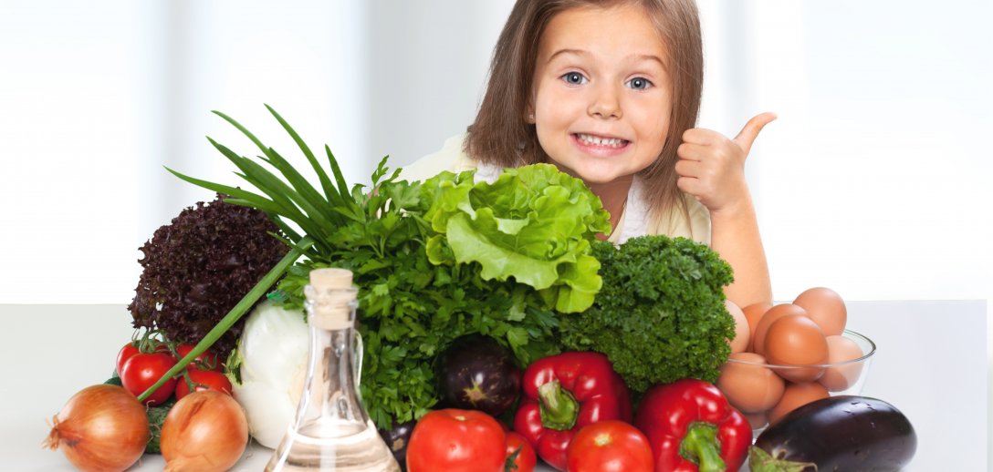 Jak nauczyć dziecko jeść zdrowo? To, co teraz znajdzie się na jego talerzu, zaprocentuje w przyszłości!