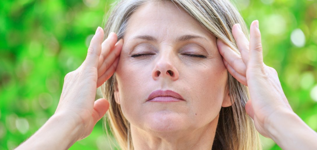 Jak zwalczyć silny ból głowy? Oto mało znane, ale bardzo skuteczne metody.