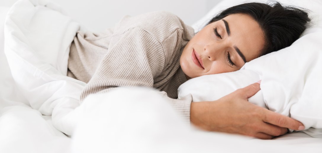 Dlaczego z wiekiem coraz gorzej śpimy? Co można zrobić, by wreszcie się wyspać?