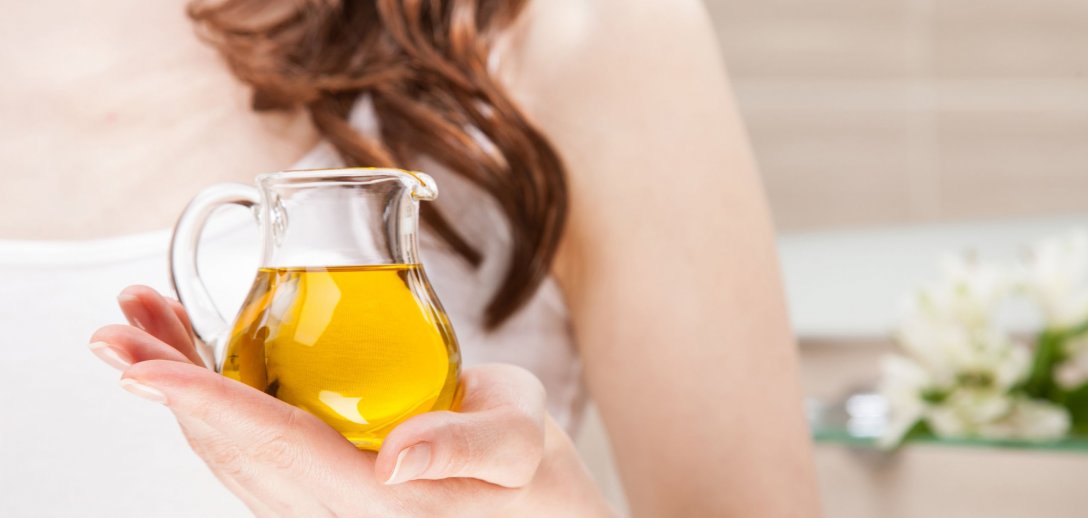 Naturalne oleje zamiast kosmetyków odżywią włosy, paznokcie, rzęsy. Jak je stosować?