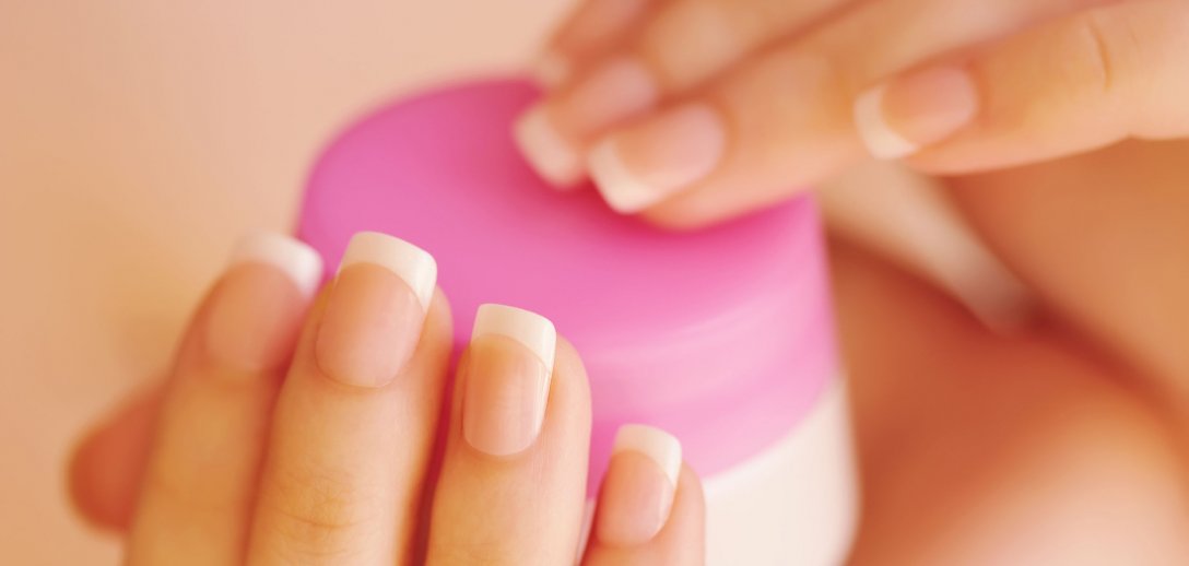Jak wzmocnić paznokcie? Skuteczne składniki kosmetyków i odżywek