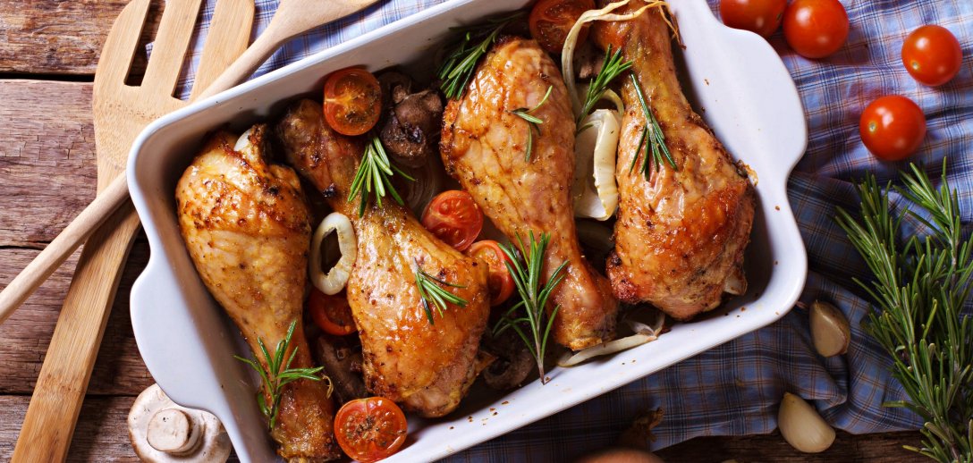 Pyszne udka z kurczaka: duszone i pieczone w piekarniku. Dzięki naszym przepisom wyjdą idealne
