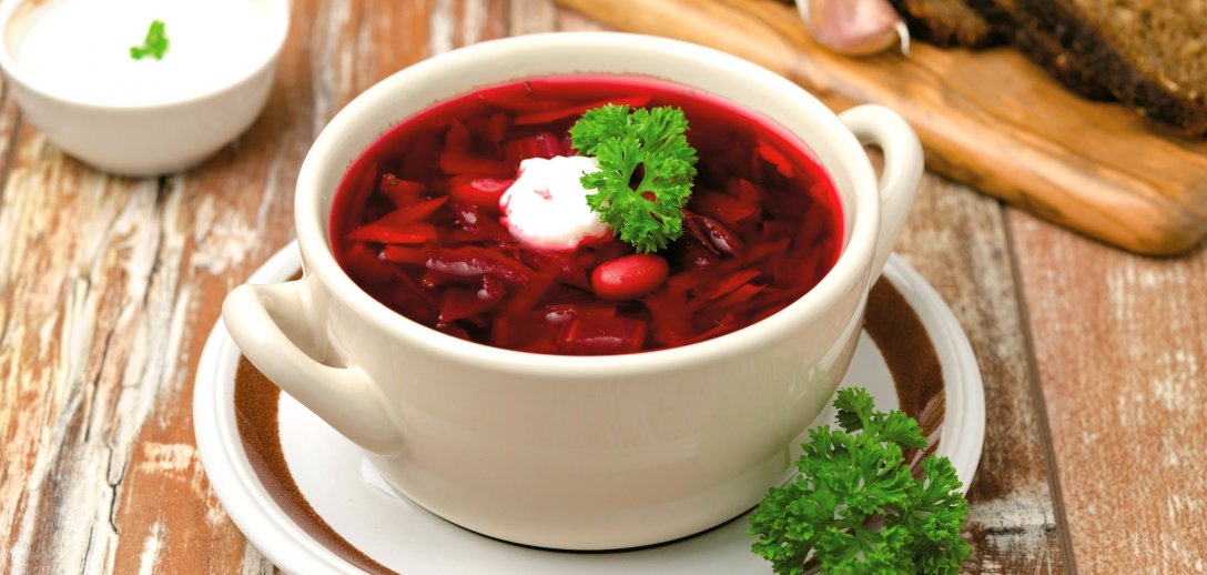 Barszcz ukraiński ze śmietaną – pyszna zupa, którą przygotujesz w ok. pół godziny. Prosty przepis