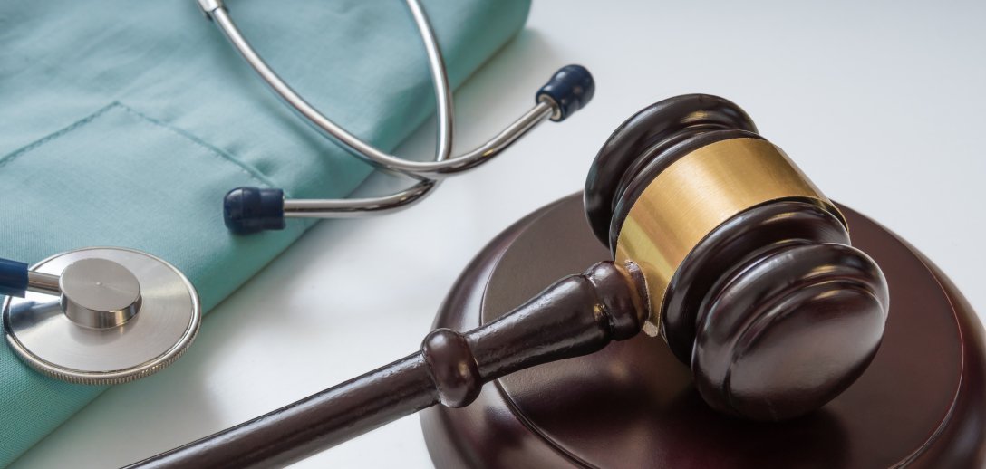 Błąd lekarski a prawa pacjenta – odpowiedzialność lekarza, odszkodowanie