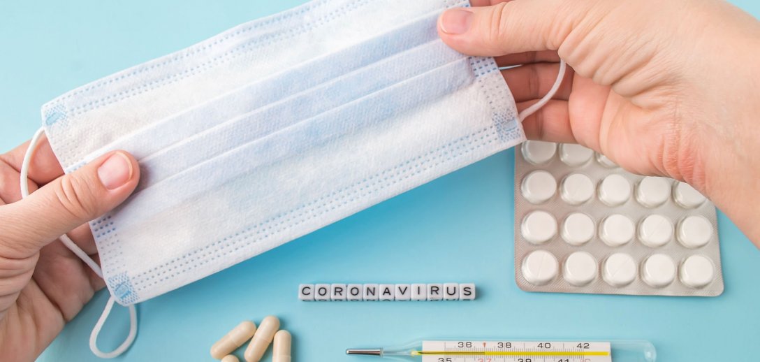 Aspiryna na koronawirusa. Czy kwas acetylosalicylowy pomaga łagodniej przejść COVID-19?