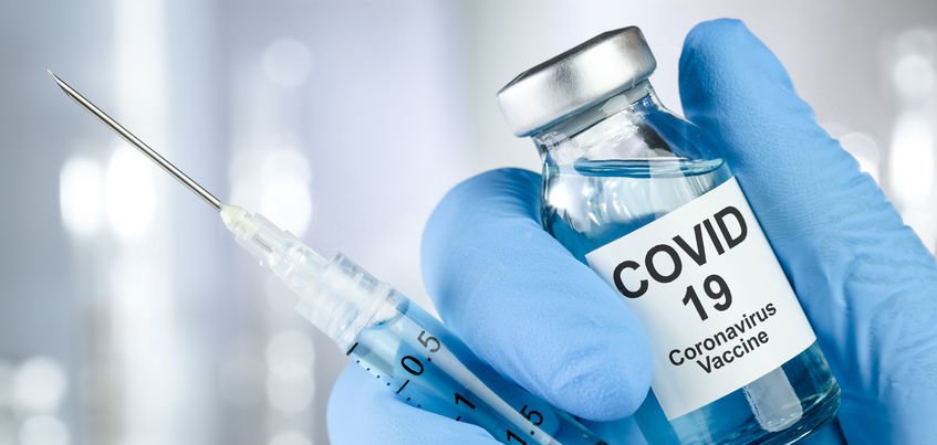 Czym jest niepożądany odczyn poszczepienny? Może pojawić się nie tylko po szczepionce na COVID-19. Jak złagodzić objawy?