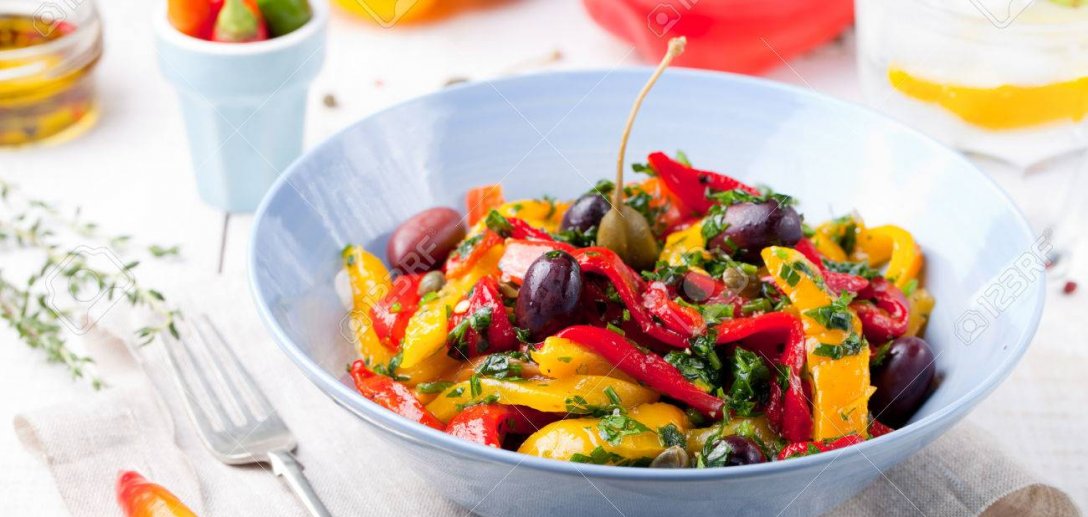 3 pyszne i zdrowe sałatki – najlepszy sposób, by jeść więcej warzyw