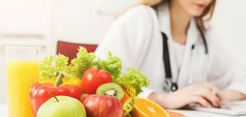 Najczęstsze błędy podczas odchudzania. Dietetyk wyjaśnia, dlaczego waga nie idzie w dół