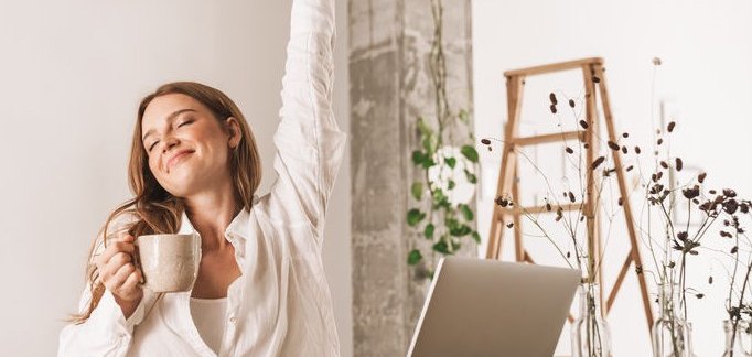 Jak zapobiec bólom pleców i zadbać o zdrowie, gdy masz siedzącą pracę?