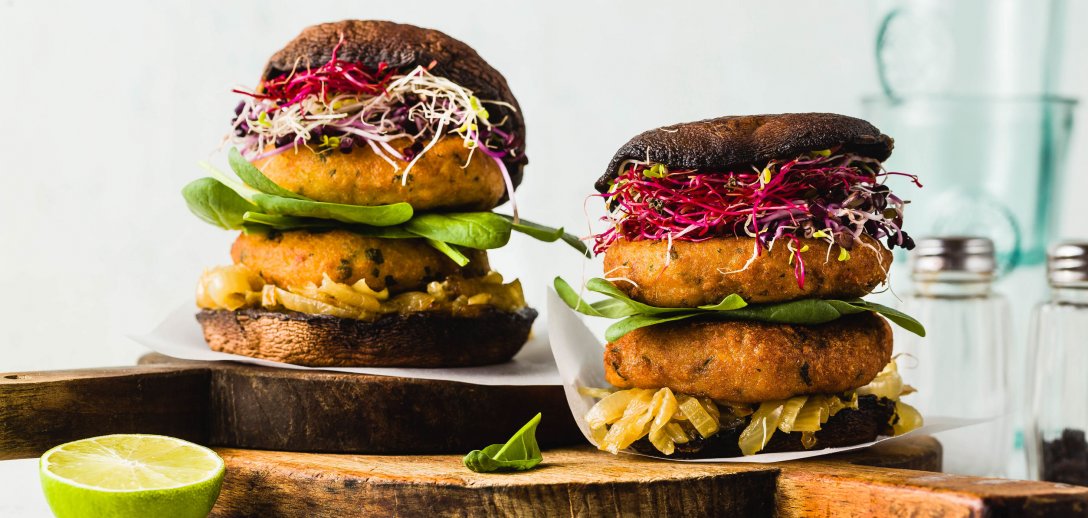 Pyszne drobiowe miniburgery z kiełkami – domowy dietetyczny fastfood