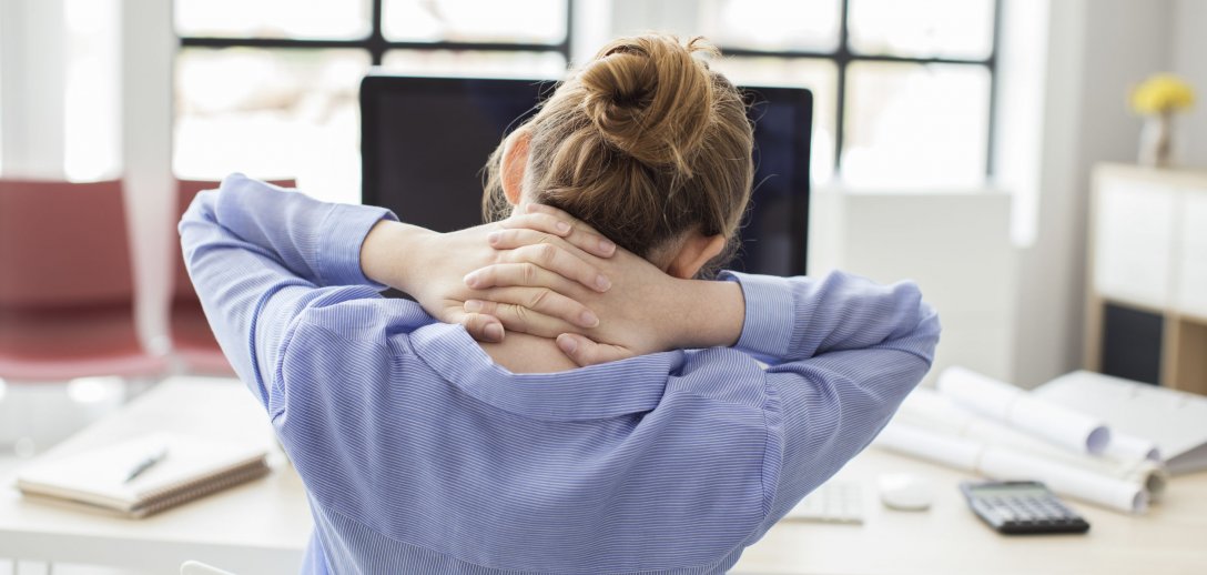 Kręcz szyi – domowe sposoby na złagodzenie bólu, gdy nie możesz ruszać głową