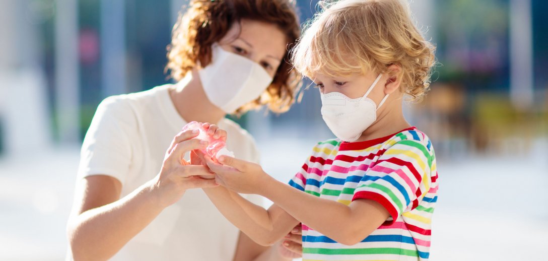 Koronawirus: Jak chronić siebie i najbliższych przed wariantem Delta – 7 zaleceń polskich naukowców