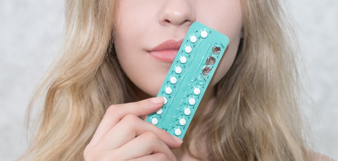 Spirala czy pigułka antykoncepcyjna: co jest dla Ciebie lepsze? Wady i zalety obu metod