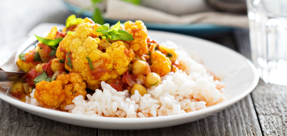 Ekspresowe warzywne curry. Przepisy na aromatyczne wegetariańskie dania