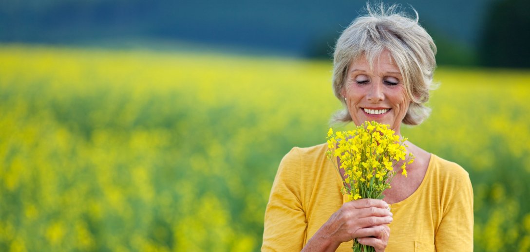 Menopauza: Najlepsze zioła i witaminy na uderzenia gorąca, osłabienie, wahania nastroju