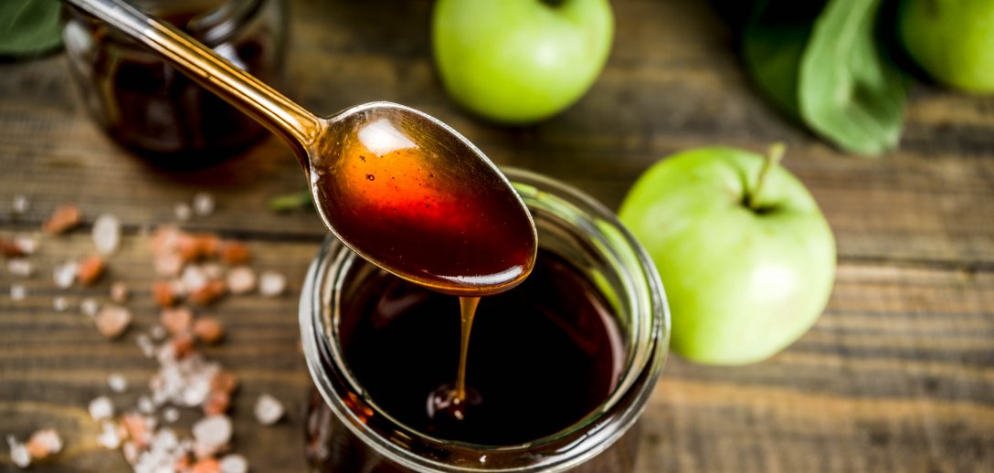 Jabłka w karmelu – jesienny deser z trzech składników
