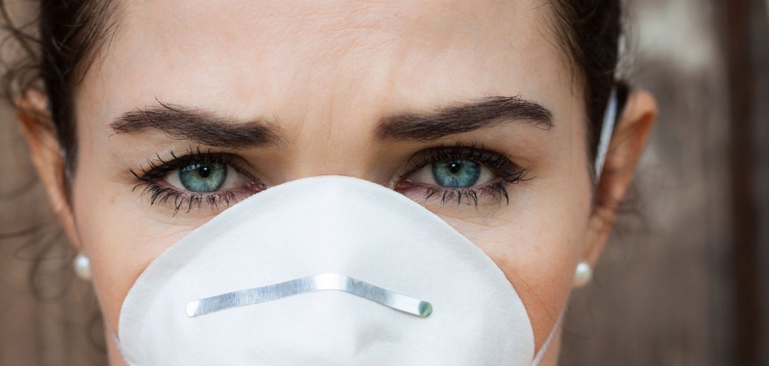 Przez maseczkę Twoja skóra jest sucha i podrażniona? Te naturalne sposoby przyniosą jej ulgę