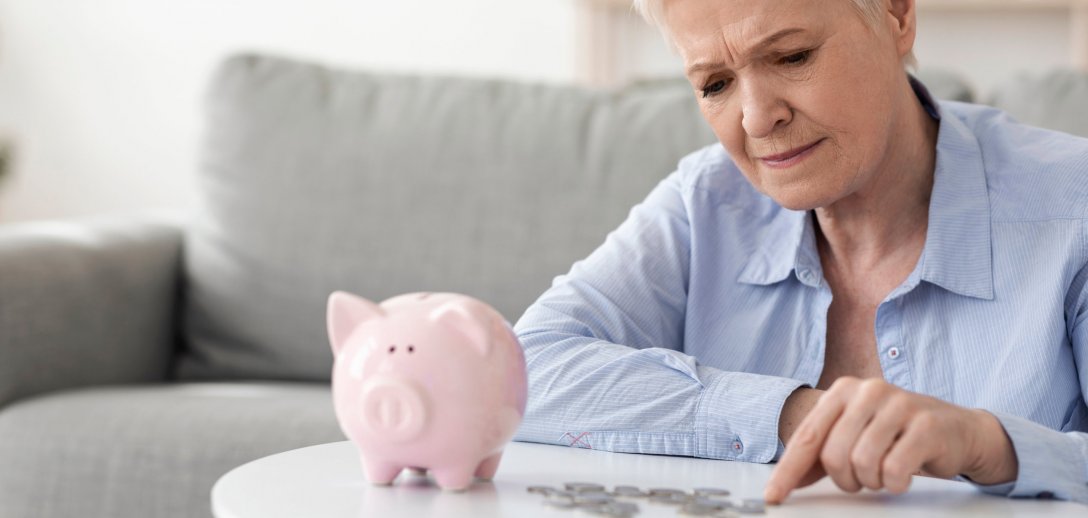 Czternasta emerytura: kto ją dostanie i ile wyniesie? Jak nie dać się oszukać?