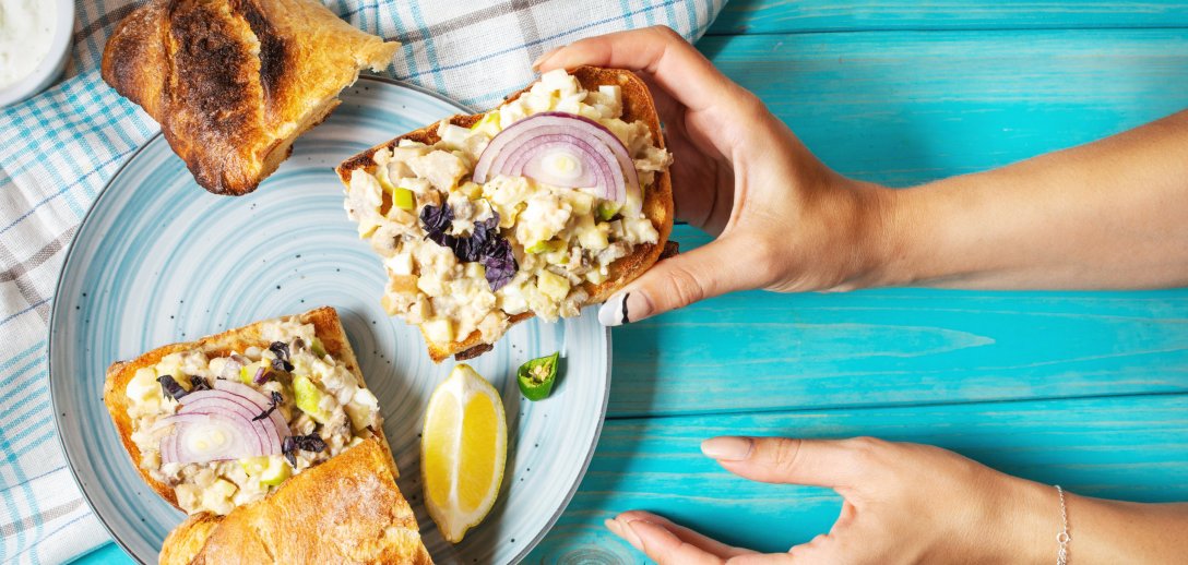 Śledzie nie tylko od święta! Dlaczego warto je jeść i w jakiej wersji są najzdrowsze?