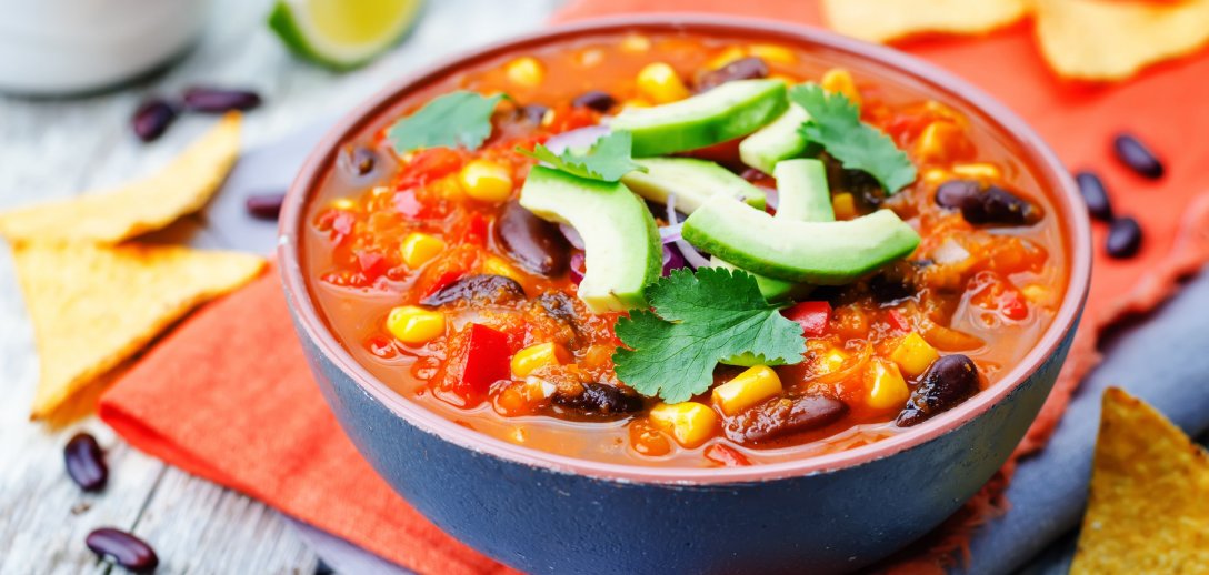 Gęste i pożywne zupy idealne na zimę. 5 przepisów, które przygotujesz w mniej niż godzinę