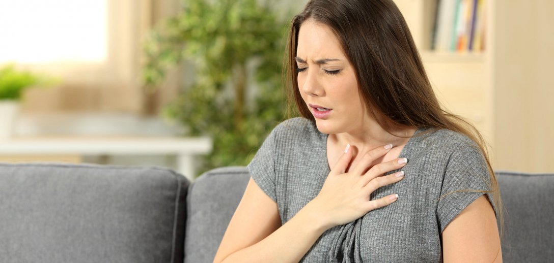 Jak rozpoznać i leczyć zapalenie tchawicy? Kiedy pomagają antybiotyki, sterydy, a kiedy syrop wykrztuśny?