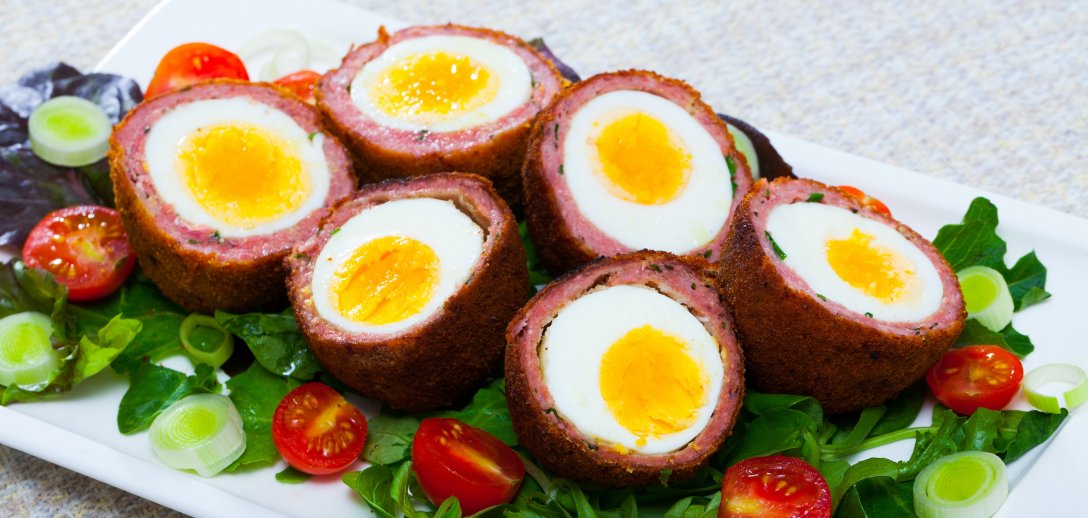 Wyśmienite jajka po irlandzku. Przepis na wykwintne i chrupiące danie obiadowe