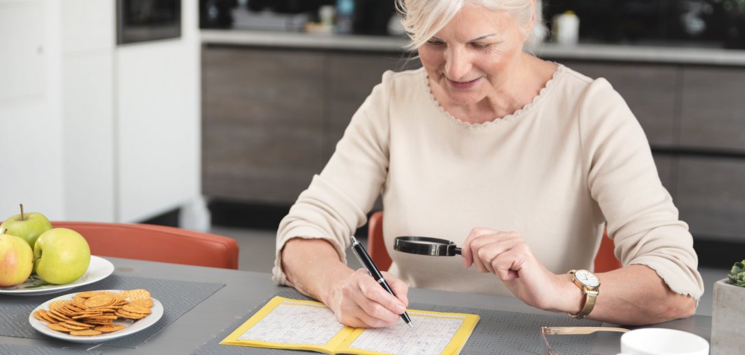 Jak zapobiegać demencji? Proste nawyki w żywieniu i życiu codziennym, które pomogą zachować sprawny mózg na lata