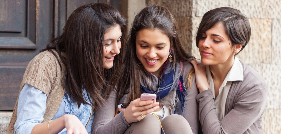 Siostrzane więzi między kobietami. Jak zbudować relacje oparte na życzliwości i wsparciu?