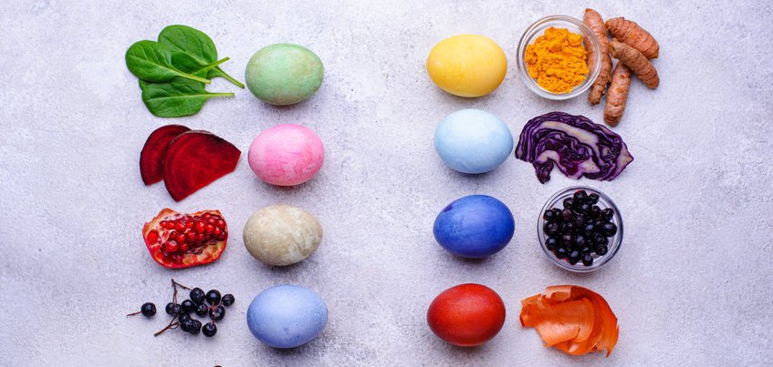 Naturalne barwniki do jajek zapewnią bajeczny efekt! Pomysły na wielkanocne pisanki
