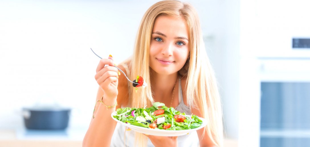 Jak wprowadzić więcej warzyw do diety? 12 sprytnych sposobów i przepisy na dania