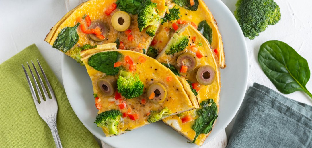 Frittata, czyli włoski omlet. 4 przepisy doskonałe na wegetariańskie śniadanie
