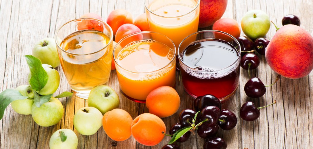 Soki z letnich owoców mają wiele właściwości zdrowotnych! Sprawdź, na co pomagają