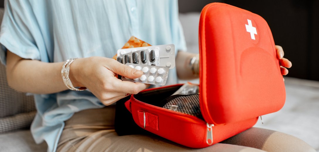 Wakacyjna apteczka. Jakie leki i preparaty powinny się w niej znaleźć?