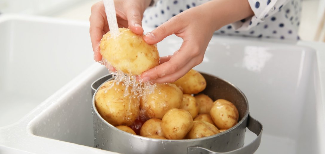 Kiedy ziemniaki stają się trujące i lepiej ich nie jeść? 7 cennych wskazówek