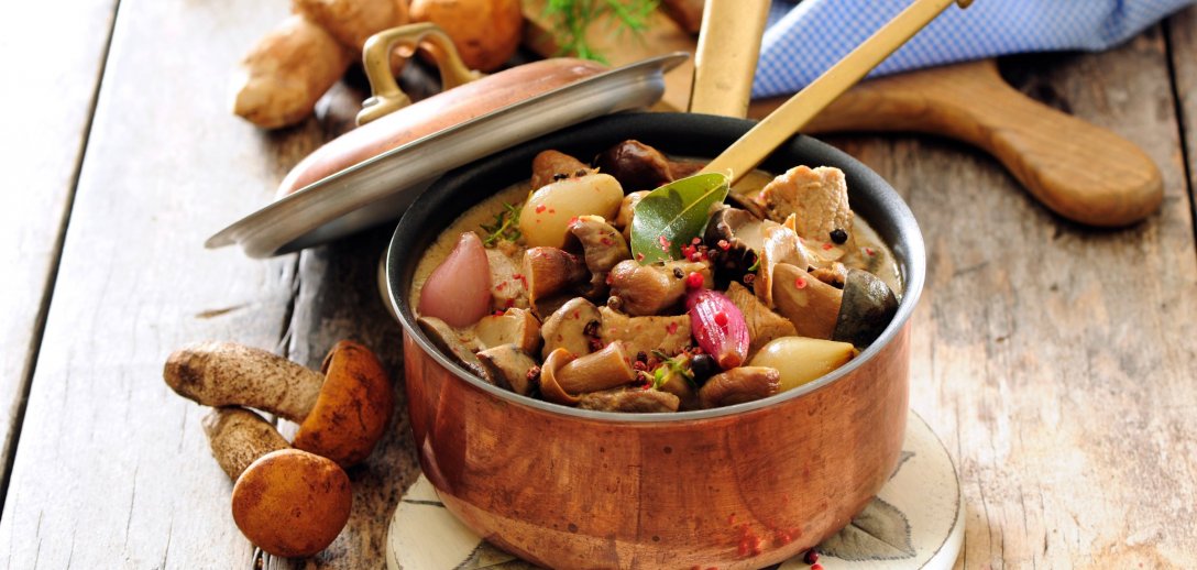 Wyśmienite gulasze z grzybami. 4 przepisy idealne na jesień w wersji mięsnej i wegetariańskiej