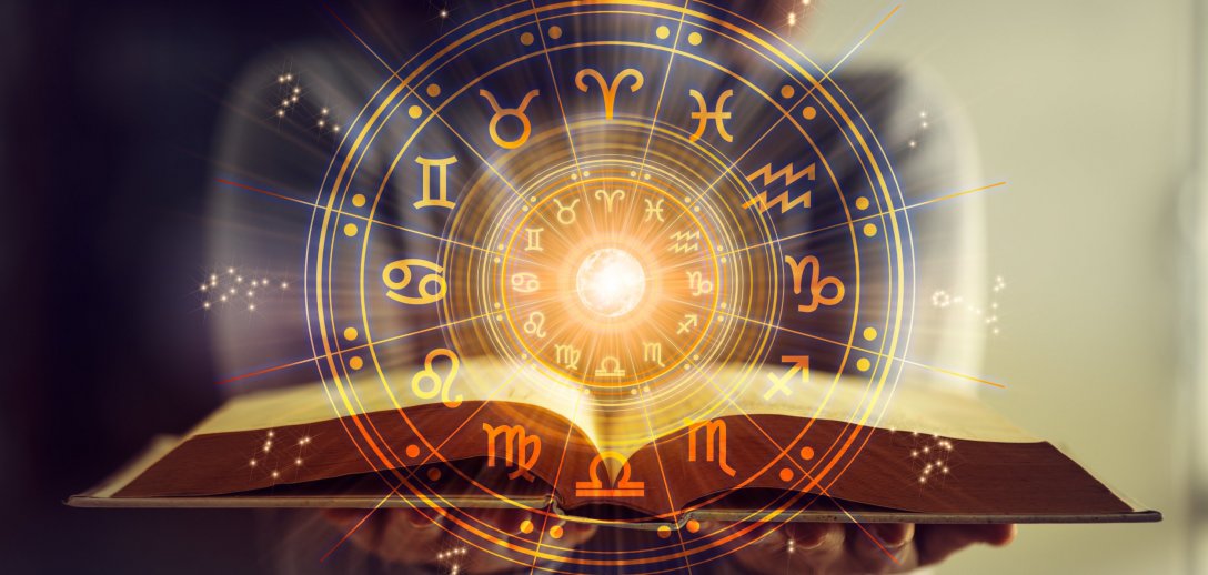 Horoskop na październik 2022 dla wszystkich znaków zodiaku. Co cię czeka w miłości i pracy?