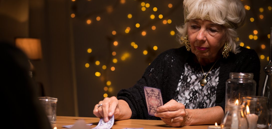 Mam otwarty umysł, dlatego... chodzę do wróżki i wierzę w horoskopy