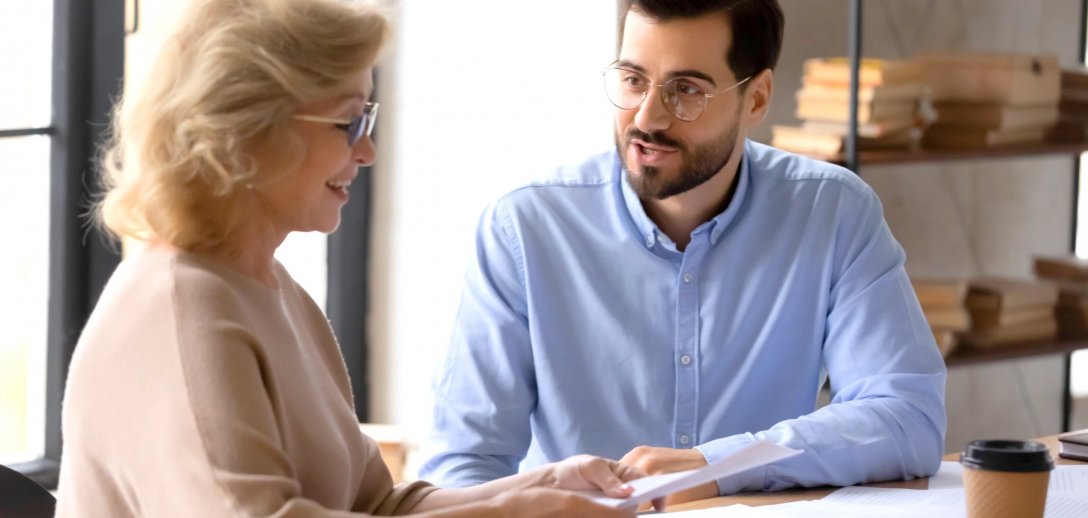 Ile wynosi odprawa emerytalna i komu przysługuje? Sprawdź, kto może dostać wyższe świadczenie