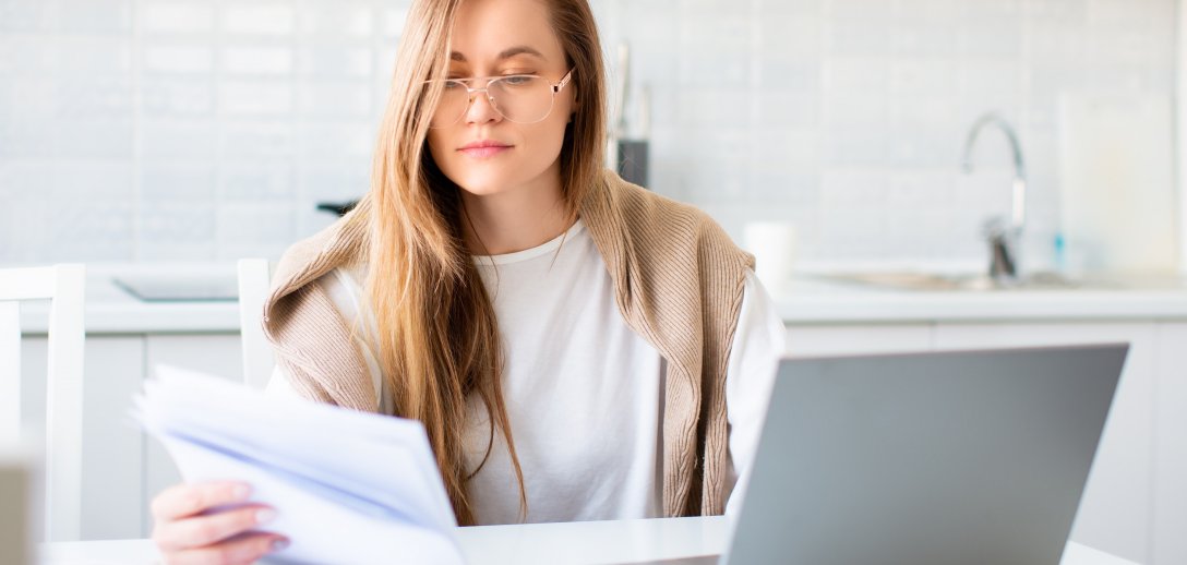 Ważne zmiany w przepisach od 2023 roku. Co nowego w kwestii emerytur, ustawy o cmentarzach i budowie domu?