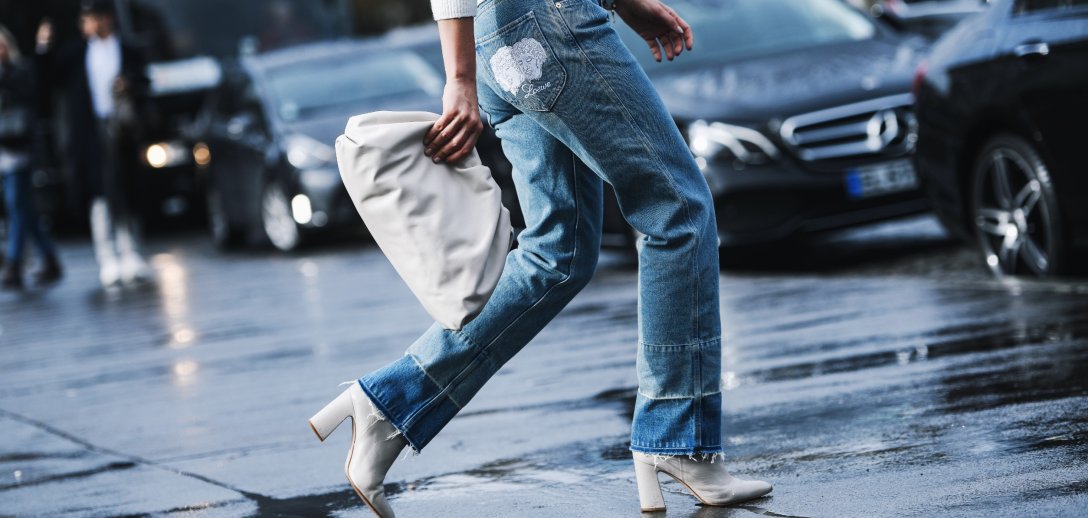Najmodniejsze dżinsy na wiosnę 2023. Oto 5 fasonów, które wzbogacą Twoją wiosenną szafę