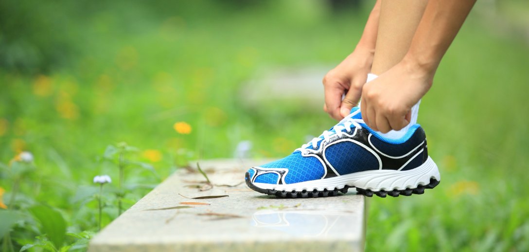 Spacery dla zdrowia: Ile kroków dzienne trzeba robić, żeby zachować dobrą formę?