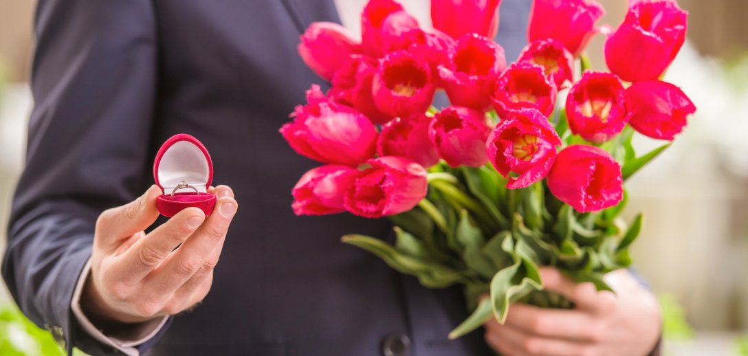 "A jeśli nie mam pieniędzy, wyjdziesz za mnie? Musiałem zadać to pytanie nawet ukochanej Ali..."