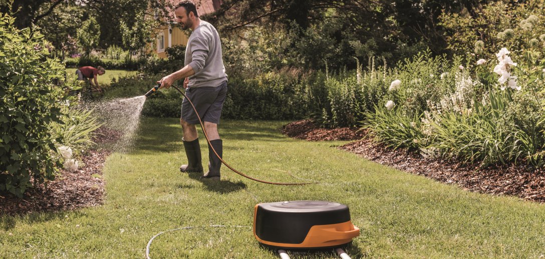 Czym szybko i efektownie podlewać ogród? Te narzędzia od marki FISKARS na pewno ci w tym pomogą!