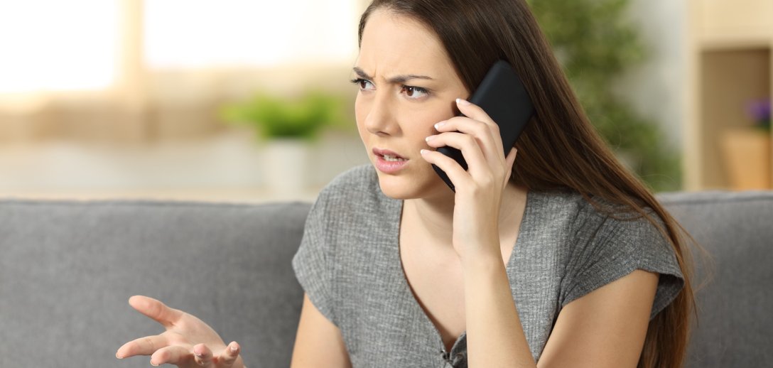 Oszust może wykorzystać sztuczną inteligencję udając głos bliskich! Jak rozpoznać oszustwo?