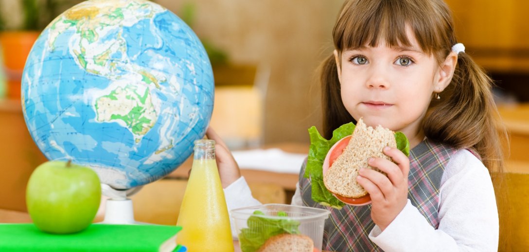 Dieta i nauka idą w parze! W jaki sposób zdrowe posiłki przyczyniają się do sukcesów w szkole?