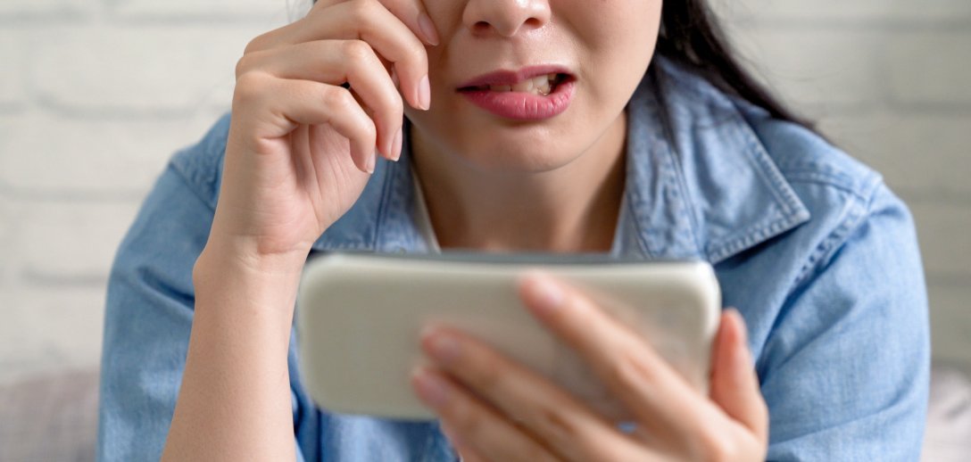 Jak radzić sobie z lękiem i smutkiem, gdy ciągle słyszymy i czytamy złe wiadomości