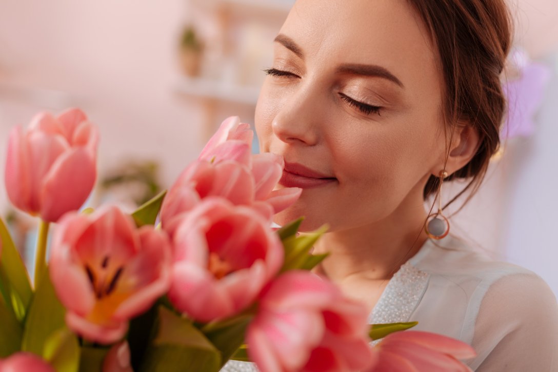Tulipany, goździki, róże – jakie kwiaty wręczyć w Dniu Kobiet?