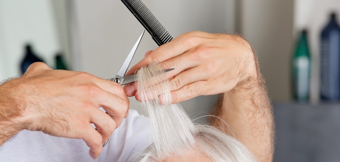 5 odważnych fryzur dla siwych włosów: Odmłodzą Cię o 10 lat!