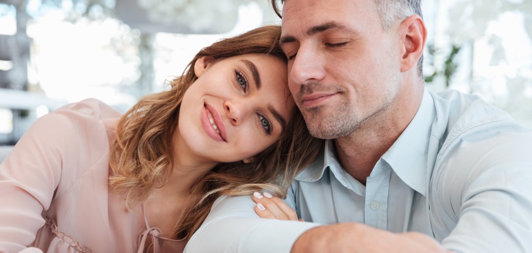 "Wiedziałam, że tacy faceci jak Eryk się nie rozwodzą. Nie dla kochanki. Ale los lubi zaskakiwać..."