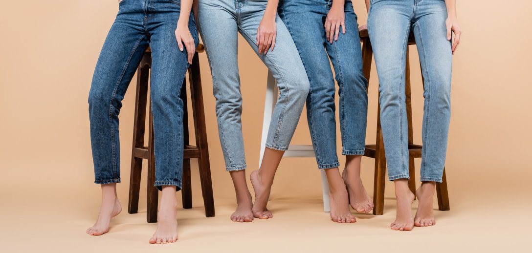 Były hitem lat 90., teraz wracają do łask! Jak stylizować skinny jeans, by stworzyć modny look?